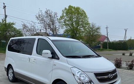 Hyundai Grand Starex Grand Starex I рестайлинг 2, 2015 год, 2 600 000 рублей, 1 фотография