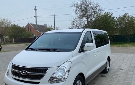 Hyundai Grand Starex Grand Starex I рестайлинг 2, 2015 год, 2 600 000 рублей, 2 фотография