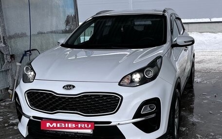 KIA Sportage IV рестайлинг, 2018 год, 2 200 000 рублей, 2 фотография