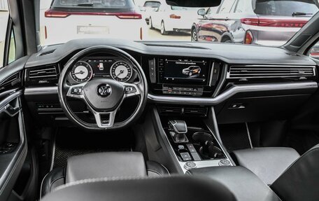 Volkswagen Touareg III, 2019 год, 4 929 000 рублей, 6 фотография