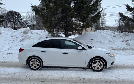 Chevrolet Cruze II, 2010 год, 570 000 рублей, 4 фотография