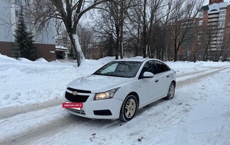 Chevrolet Cruze II, 2010 год, 570 000 рублей, 6 фотография