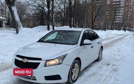 Chevrolet Cruze II, 2010 год, 570 000 рублей, 3 фотография