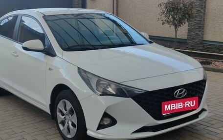 Hyundai Solaris II рестайлинг, 2021 год, 1 650 000 рублей, 1 фотография