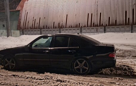 Mercedes-Benz E-Класс, 1998 год, 700 000 рублей, 5 фотография