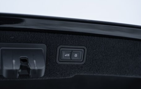 Audi A8, 2018 год, 3 900 000 рублей, 24 фотография