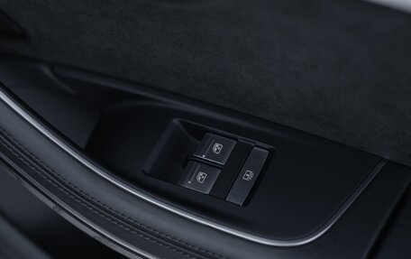 Audi A8, 2018 год, 3 900 000 рублей, 21 фотография