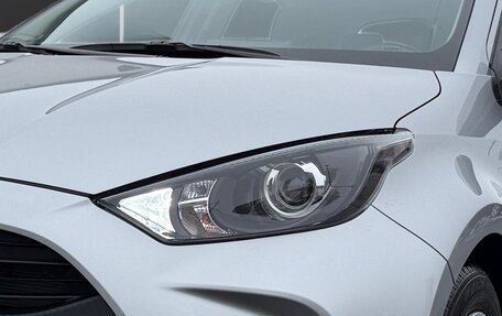 Toyota Yaris, 2022 год, 1 780 000 рублей, 2 фотография