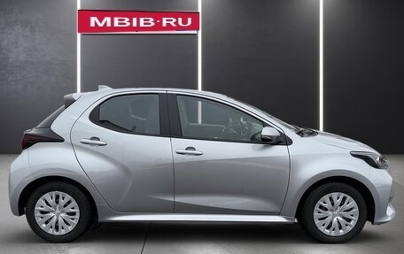Toyota Yaris, 2022 год, 1 780 000 рублей, 4 фотография