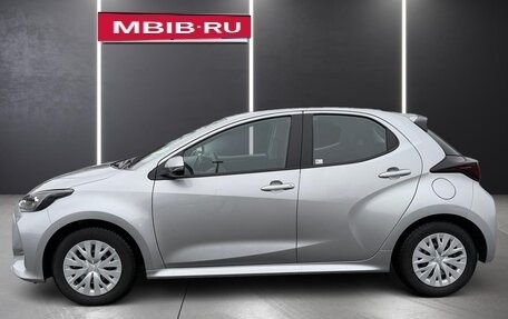 Toyota Yaris, 2022 год, 1 780 000 рублей, 5 фотография