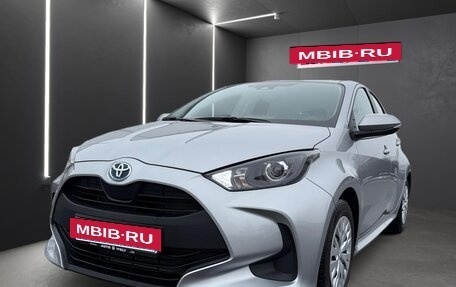 Toyota Yaris, 2022 год, 1 780 000 рублей, 7 фотография