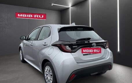 Toyota Yaris, 2022 год, 1 780 000 рублей, 8 фотография