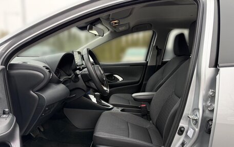 Toyota Yaris, 2022 год, 1 780 000 рублей, 10 фотография