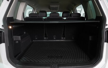 Volkswagen Touran III, 2019 год, 2 219 000 рублей, 23 фотография