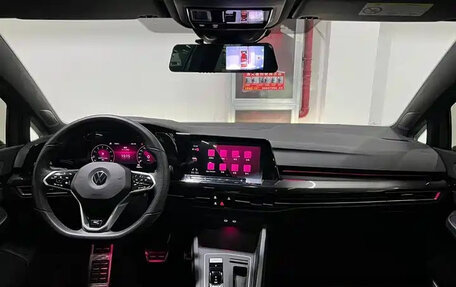 Volkswagen Golf VIII, 2022 год, 2 050 000 рублей, 2 фотография