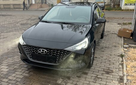 Hyundai Solaris II рестайлинг, 2021 год, 1 800 000 рублей, 1 фотография