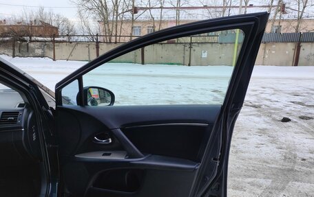 Toyota Avensis III рестайлинг, 2011 год, 1 000 000 рублей, 16 фотография