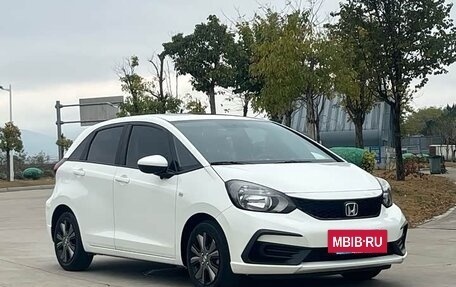 Honda Fit, 2022 год, 1 200 000 рублей, 3 фотография