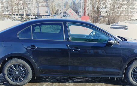 Volkswagen Jetta VI, 2015 год, 1 050 000 рублей, 2 фотография
