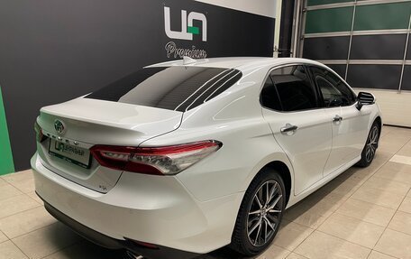 Toyota Camry, 2021 год, 3 350 000 рублей, 6 фотография