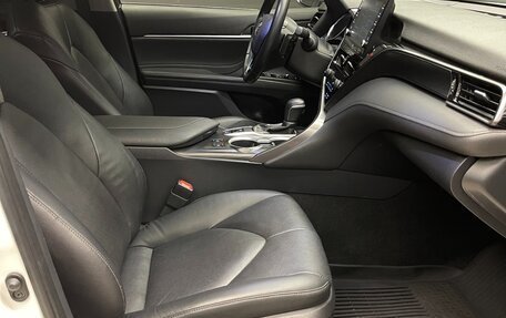 Toyota Camry, 2021 год, 3 350 000 рублей, 10 фотография