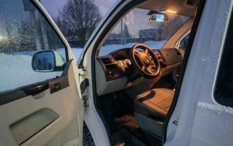 Volkswagen Caravelle T5, 2012 год, 1 770 000 рублей, 21 фотография