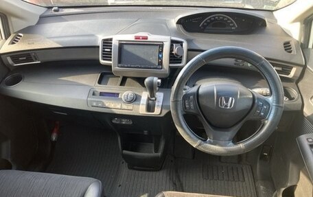 Honda Freed I, 2016 год, 850 000 рублей, 6 фотография