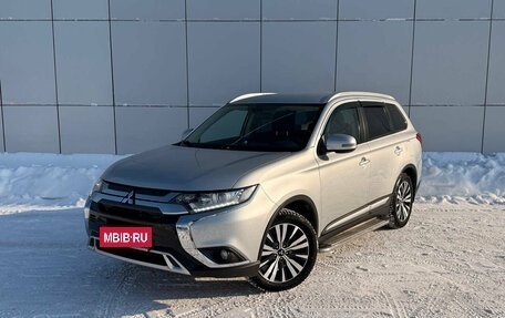 Mitsubishi Outlander III рестайлинг 3, 2020 год, 2 160 000 рублей, 1 фотография