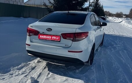 KIA Rio III рестайлинг, 2016 год, 900 000 рублей, 1 фотография