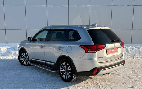 Mitsubishi Outlander III рестайлинг 3, 2020 год, 2 160 000 рублей, 3 фотография