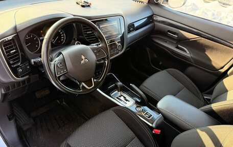 Mitsubishi Outlander III рестайлинг 3, 2020 год, 2 160 000 рублей, 9 фотография