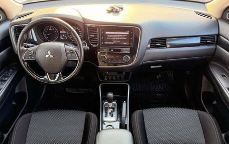 Mitsubishi Outlander III рестайлинг 3, 2020 год, 2 160 000 рублей, 10 фотография