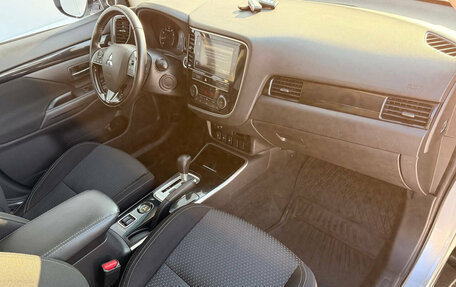 Mitsubishi Outlander III рестайлинг 3, 2020 год, 2 160 000 рублей, 11 фотография