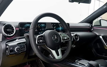 Mercedes-Benz A-Класс, 2021 год, 1 800 000 рублей, 8 фотография