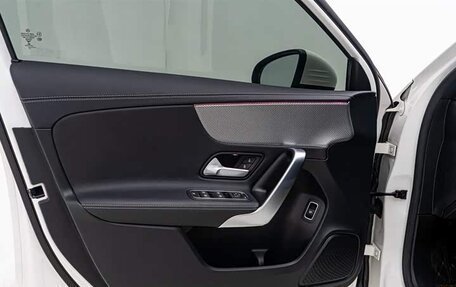 Mercedes-Benz A-Класс, 2021 год, 1 800 000 рублей, 10 фотография