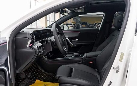 Mercedes-Benz A-Класс, 2021 год, 1 800 000 рублей, 18 фотография