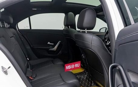 Mercedes-Benz A-Класс, 2021 год, 1 800 000 рублей, 12 фотография