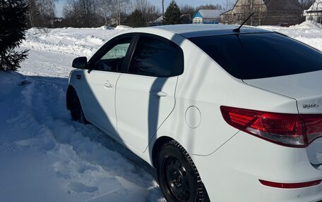 KIA Rio III рестайлинг, 2016 год, 900 000 рублей, 5 фотография