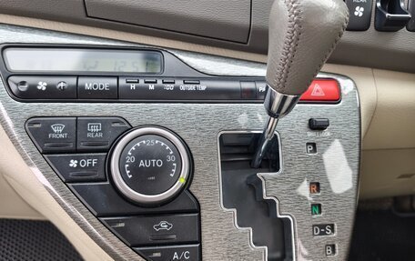 Toyota ISis I, 2010 год, 1 315 000 рублей, 24 фотография