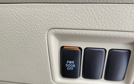 Toyota ISis I, 2010 год, 1 315 000 рублей, 36 фотография