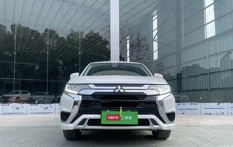 Mitsubishi Outlander III рестайлинг 3, 2021 год, 2 290 000 рублей, 1 фотография