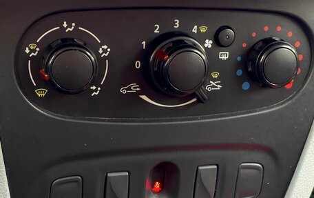 Renault Sandero II рестайлинг, 2014 год, 649 000 рублей, 19 фотография