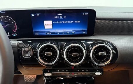 Mercedes-Benz A-Класс, 2023 год, 1 900 000 рублей, 11 фотография