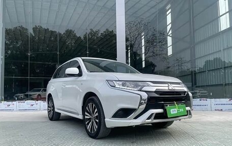 Mitsubishi Outlander III рестайлинг 3, 2021 год, 2 290 000 рублей, 2 фотография