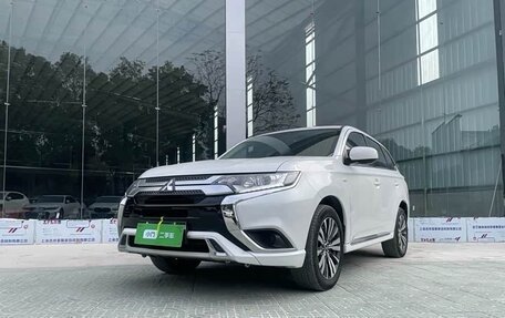 Mitsubishi Outlander III рестайлинг 3, 2021 год, 2 290 000 рублей, 3 фотография