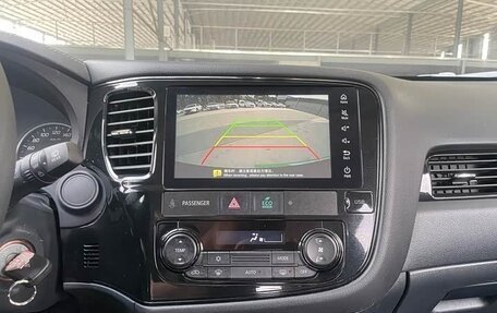 Mitsubishi Outlander III рестайлинг 3, 2021 год, 2 290 000 рублей, 15 фотография