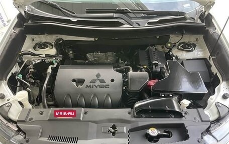 Mitsubishi Outlander III рестайлинг 3, 2021 год, 2 290 000 рублей, 14 фотография