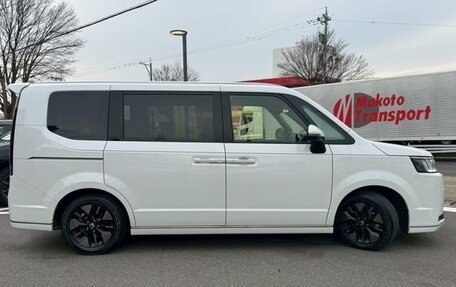 Honda Stepwgn, 2022 год, 2 450 000 рублей, 3 фотография