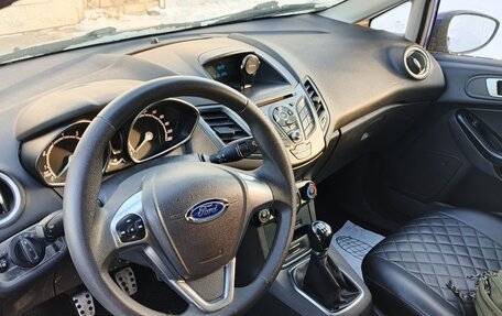 Ford Fiesta, 2015 год, 850 000 рублей, 4 фотография