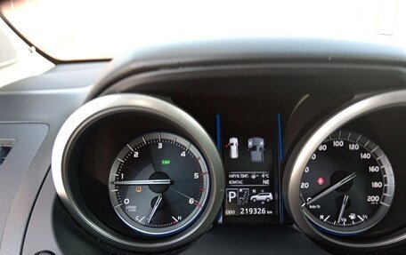 Toyota Land Cruiser Prado 150 рестайлинг 2, 2014 год, 3 800 000 рублей, 9 фотография